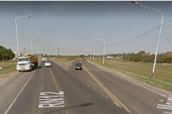 Murió un joven motociclista que fue hallado con lesiones graves a la vera de Ruta 12 y Maipú