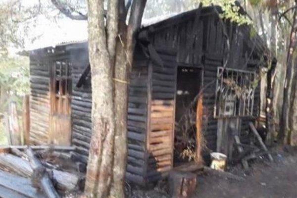 Un hombre perdió la vida en el incendio de su casilla