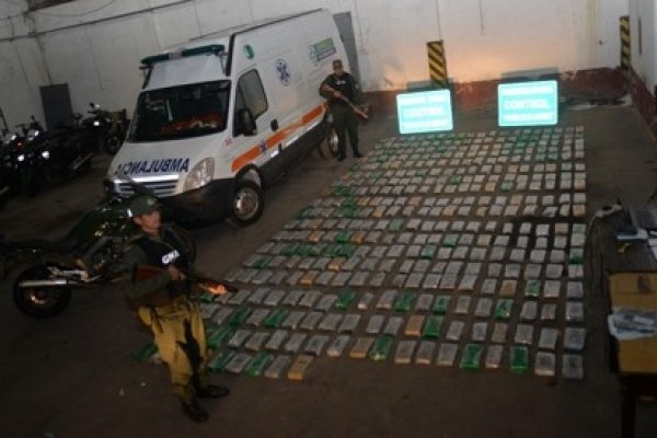 Gendarmería  incauta más de 300 kilos de marihuana transportada oculta en una ambulancia