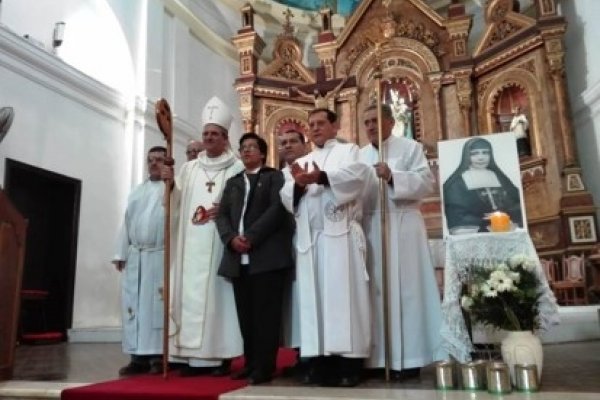 Monseñor Canecin presidio la misa de los votos perpetuos de una religiosa