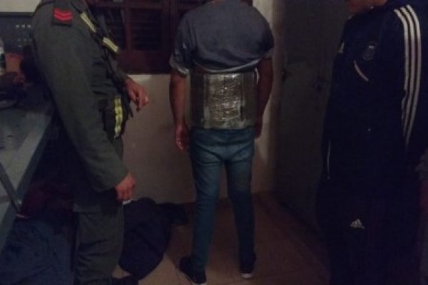 Trasportaba 11 kilos de marihuana adosado al cuerpo