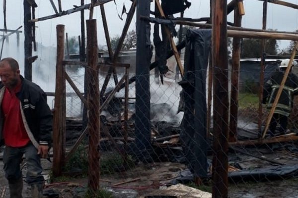 Fábrica de muebles fue consumida por un voraz incendio en el B° Esperanza
