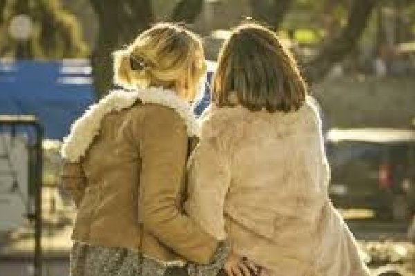 Una pareja de mujeres obtuvo la adopción plena de un adolescente