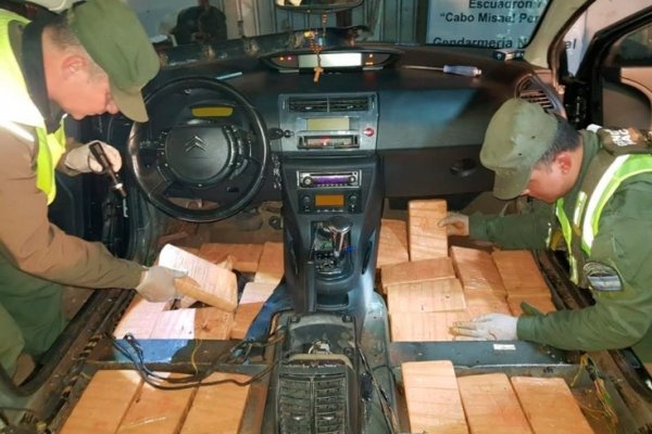 Corrientes: Una pareja viajaba en su automóvil con más de 32 kilos de cocaína