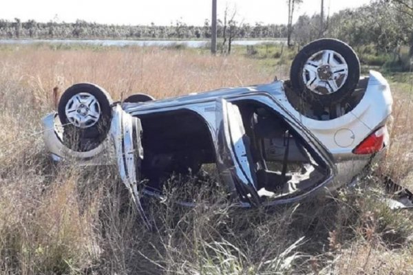 Un auto con seis ocupantes volcó en Mburucuyá