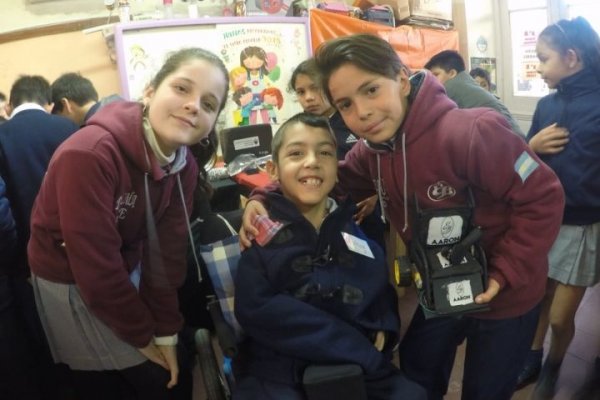Escuela Manuel Belgrano: estudiantes presentaron un prototipo de silla de ruedas autónoma para un compañero
