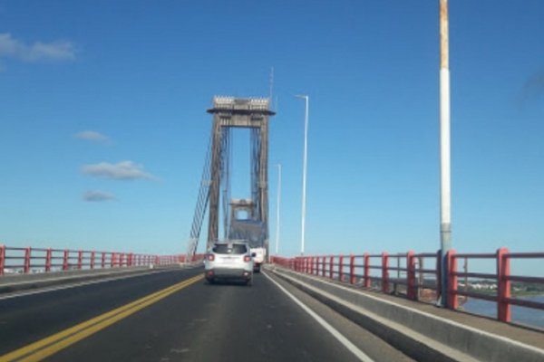 Rescatan a una adolescente que intentó arrojarse dos veces del puente General Belgrano