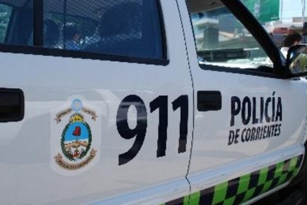 Mujer se atrincheró en su casa y amenaza con quitarse la vida: La Policía rescató a dos menores