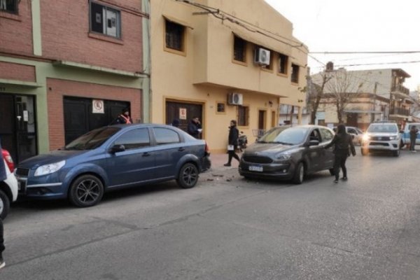 Conductora alcoholizada chocó contra un auto estacionado