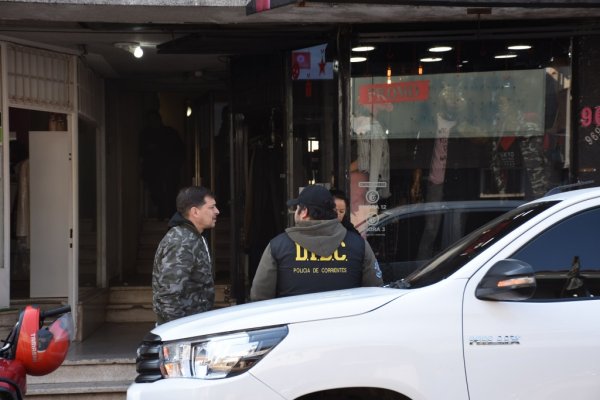 Allanan oficinas en pleno centro de la capital por tráfico de pornografía