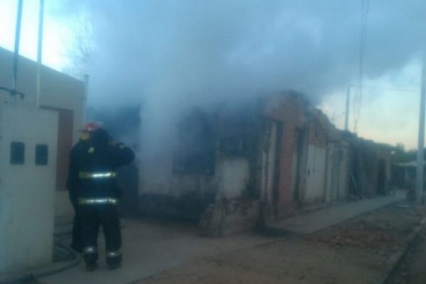 Incendio en una vivienda del barrio Virgen de los Dolores