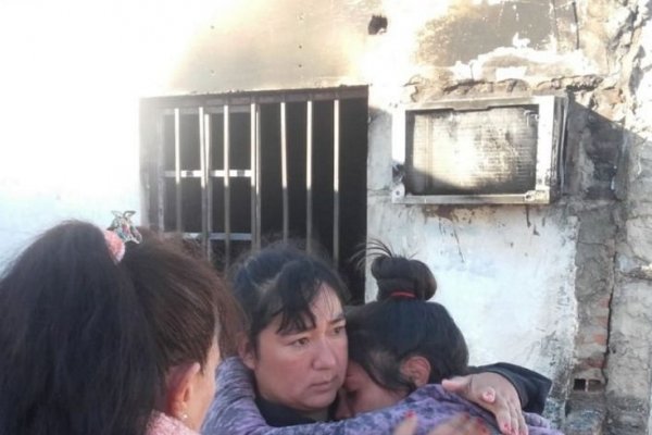 Indignación: Prendieron fuego la casa de una mujer al no poder ingresar a robar