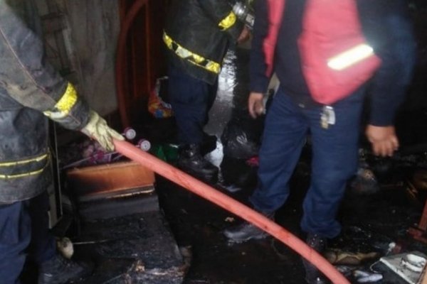 Vivienda ardió en llamas en barrio de la ciudad