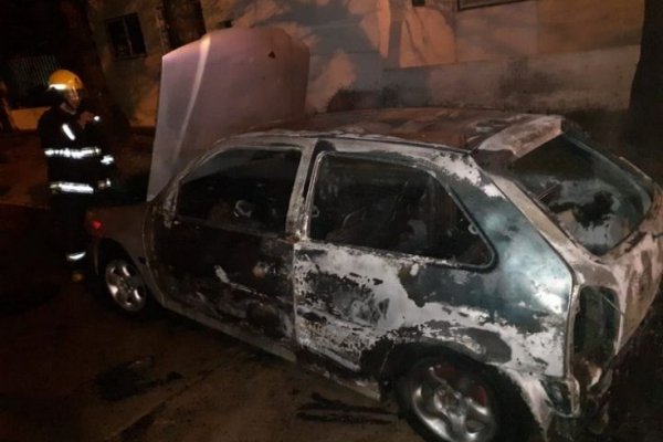 Misterioso incendio de dos vehículos: Sospechan ataques de quemacoches