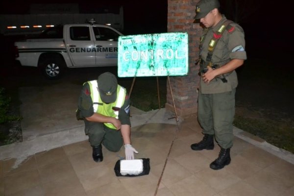 Corrientes: Intentaban ingresar cocaína en una lancha