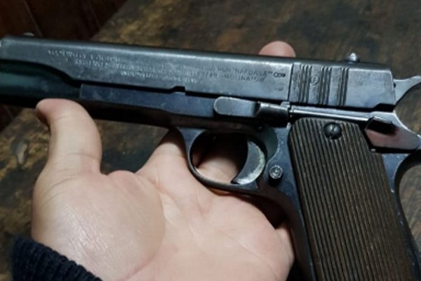 Tras una persecución, policías detuvieron a jóvenes armados