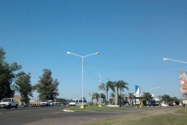Mujer perdió el control de su camioneta e impactó contra un surtidor de combustible