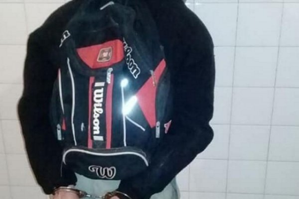 Tenía antecedentes y llevaba un cuchillo, gomera y una tijera
