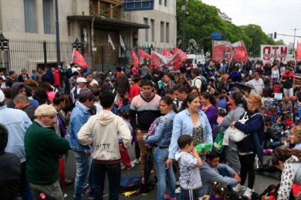 El Gobierno y la CGT se reúnen por la emergencia alimentaria