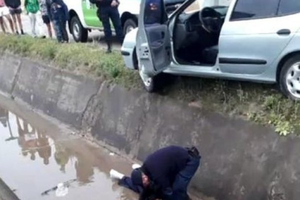 Goya: un hombre bajó de su auto y cayó a un canal de desagüe