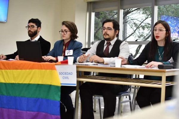 Estudiantes de Derecho simulan discriminación a personas LGBTI