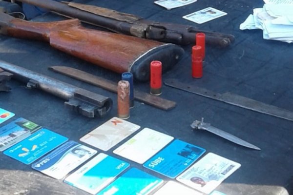 Allanaron una casa y secuestraron armas de grueso calibre