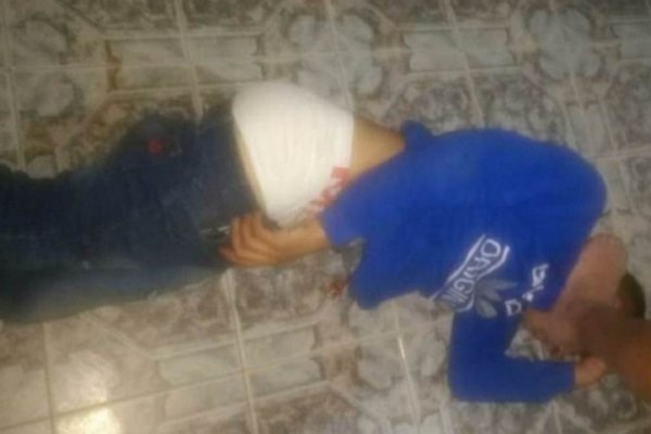 Sorprendió a un ladrón dentro de su casa y lo redujo