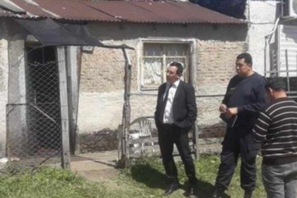 Trágico final: una pareja apareció ahorcada en su casa