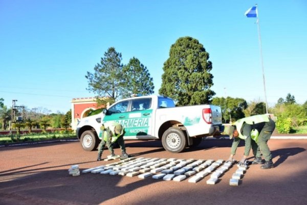 Misiones: Trasladaban más de 95 kilos de marihuana en un auto
