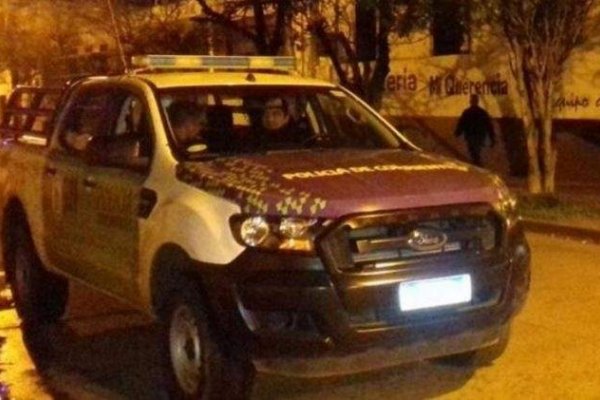 B° Virgen de los Dolores: duro enfrentamiento de vecinos con la fuerza policial
