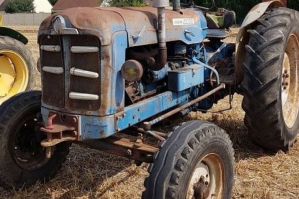 Mujer en grave estado al ser aplastada por un tractor
