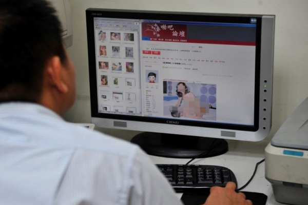 Esquina: detienen a un hombre por difundir pornografía infantil