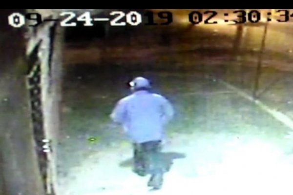 Detienen a sujetos por caminar por los techos de las casas