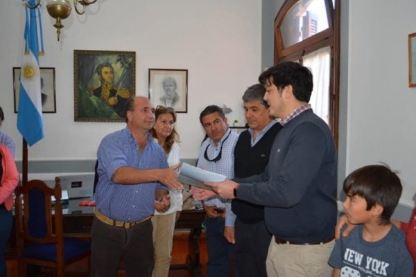 Mercedes: Entrega de subsidios y declaración de Interés Municipal