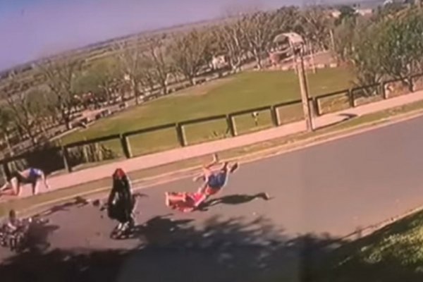 Impactante triple choque de motos en San Pedro