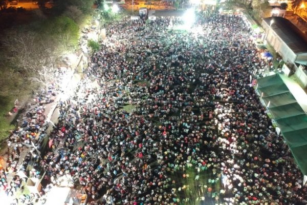 Con una multitudinaria fiesta Riachuelo celebró su 79° aniversario