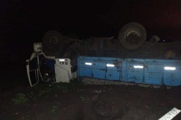 Vuelcan camioneros correntinos en Entre Ríos