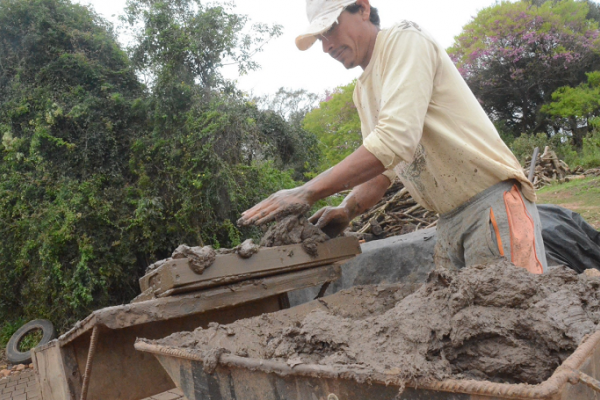 Ladrilleros pierden más de 20 mil ladrillos por la crecida