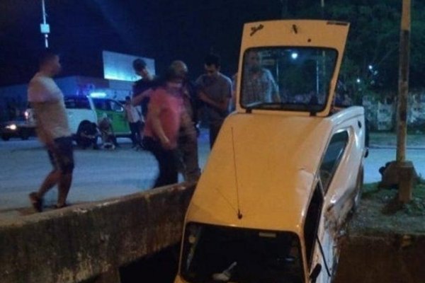 Goya: un automovilista cayó a un canal de desagüe