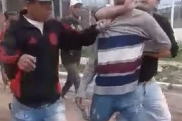Vecinos redujeron a un arrebatador y lo llevaron caminando hasta la comisaría