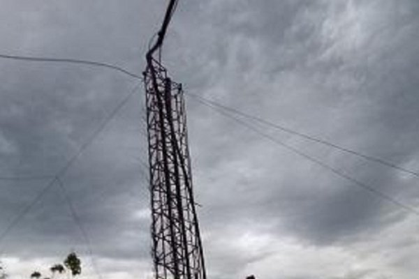 Fuertes ráfagas de viento causaron daños en Juan Pujol