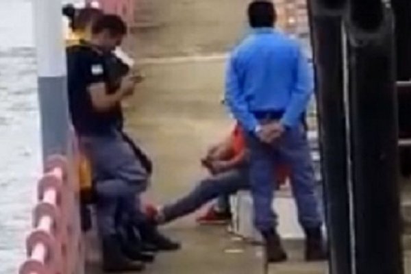 Un hombre volvió a encadenarse en el puente General Belgrano