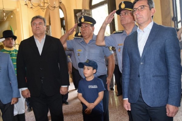 Entrega de reconocimiento a policías parteros y a un niño que sueña con ser parte de la Institución