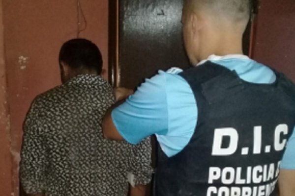 Detuvieron a ladrón que bajo amenazas con un revólver y un cuchillo robó una moto