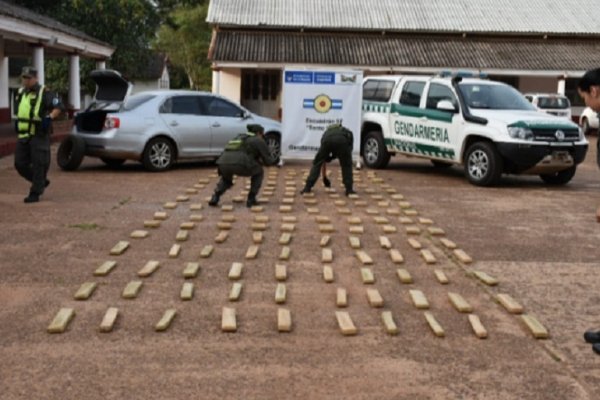 Santo Tomé: Abandonaron un auto con 140 kilos de marihuana