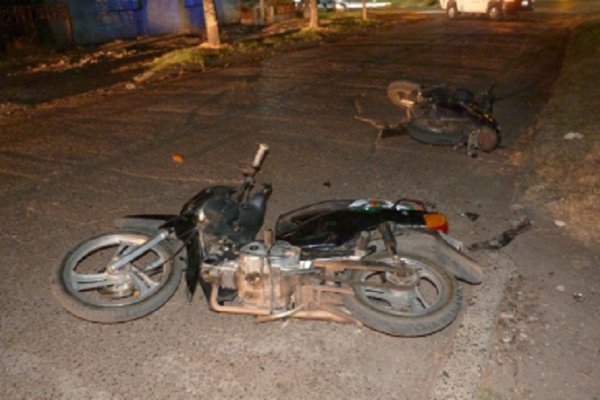 Un joven muerto y otro en grave estado tras choque entre motos