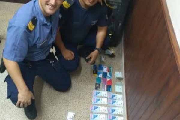 Policías devolvieron 200 mil pesos hallados en pleno microcentro