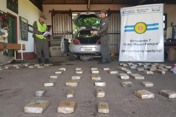 Corrientes: Dos familias ocultaban 166 kilos de marihuana en la carrocería de sus vehículos