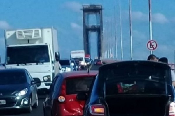 Fuerte colisión generó demoras en el puente General Belgrano