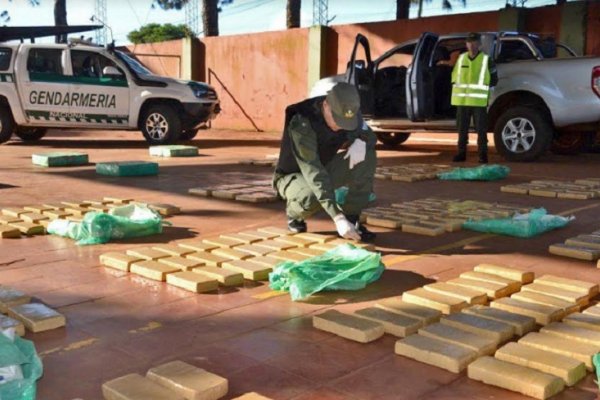 Misiones: Abandonan una camioneta con más de 600 kilos de marihuana